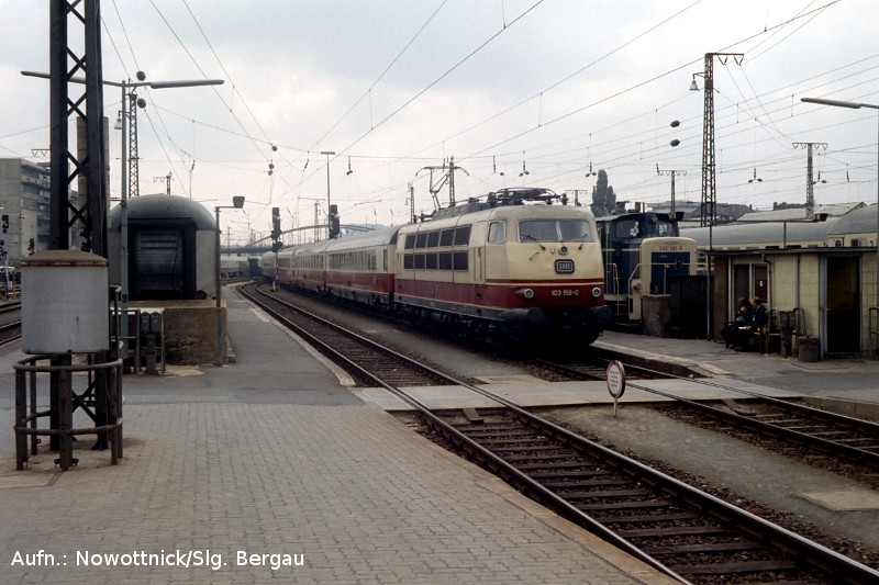 http://www.of-orplid.de/Eisenbahn/1981-07-16-Wuerzburg_Hbf_0001.jpg