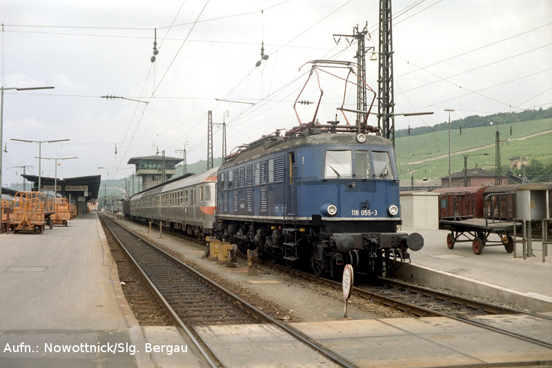 http://www.of-orplid.de/Eisenbahn/1981-07-16-Wuerzburg_Hbf_0002.jpg
