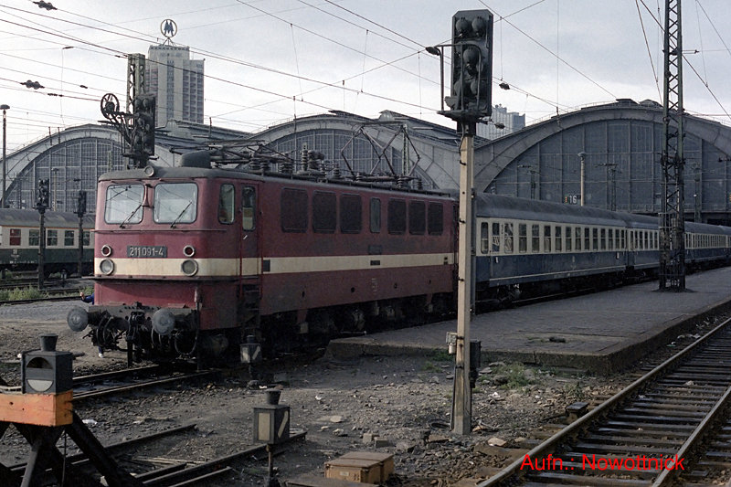 http://www.of-orplid.de/Eisenbahn/1987-09-07-Leipzig_Hbf-0006.jpg