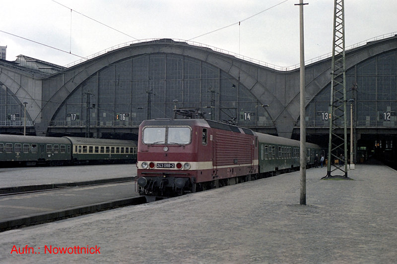 http://www.of-orplid.de/Eisenbahn/1987-09-07-Leipzig_Hbf-0014.jpg