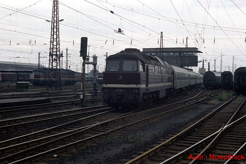 http://www.of-orplid.de/Eisenbahn/1987-09-07-Leipzig_Hbf-0017.jpg