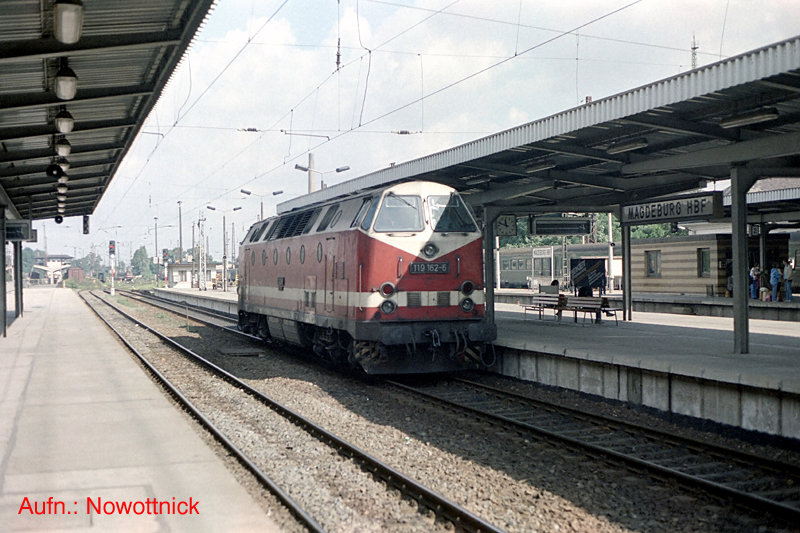 http://www.of-orplid.de/Eisenbahn/1987-09-08-Magdeburg_Hbf-0006.jpg