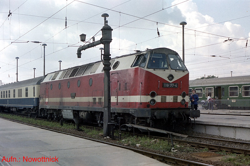 http://www.of-orplid.de/Eisenbahn/1987-09-08-Magdeburg_Hbf-0007.jpg