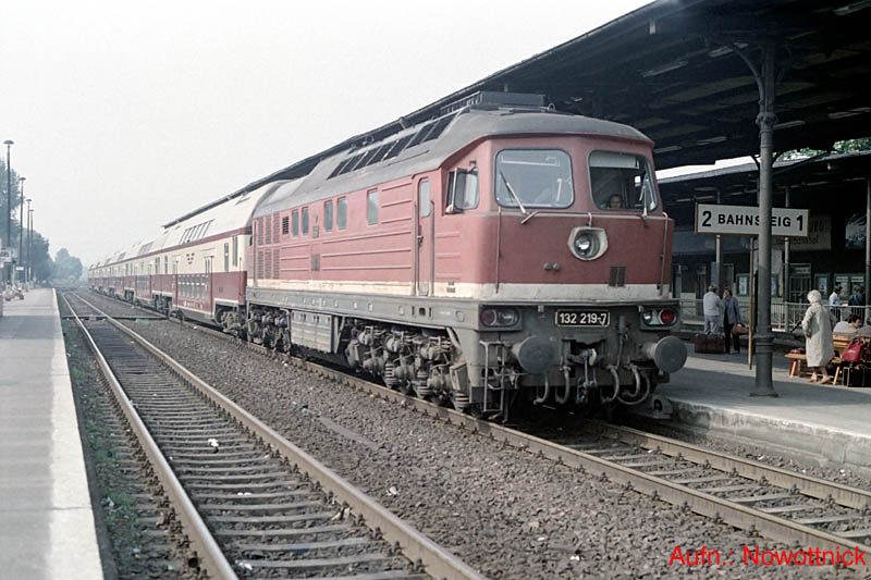 http://www.of-orplid.de/Eisenbahn/1987-09-09-Brandenburg_Hbf-0004.jpg