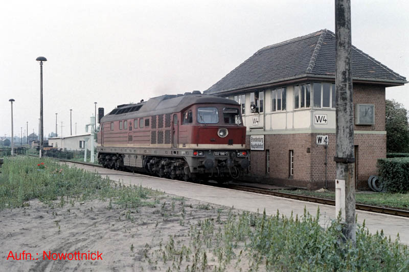 http://www.of-orplid.de/Eisenbahn/1987-09-09-Brandenburg_Hbf-0010.jpg