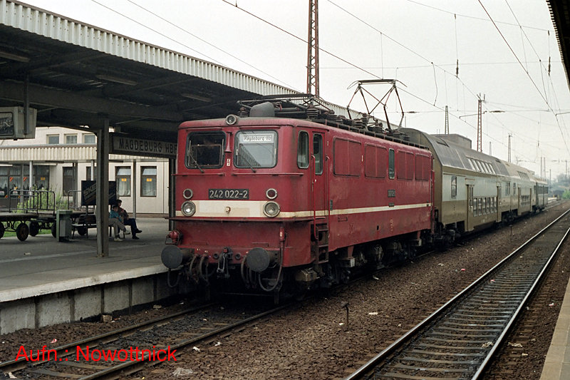 http://www.of-orplid.de/Eisenbahn/1990-05-15-Magdeburg_Hbf-0001.jpg