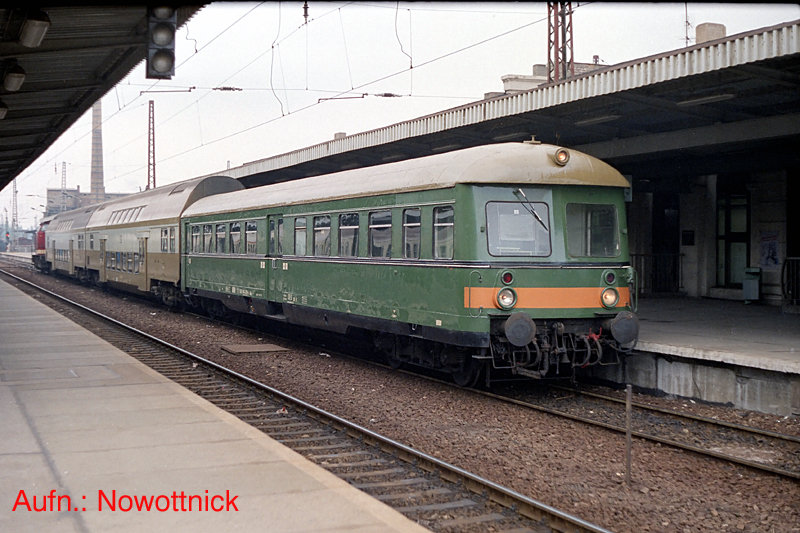 http://www.of-orplid.de/Eisenbahn/1990-05-15-Magdeburg_Hbf-0005.jpg
